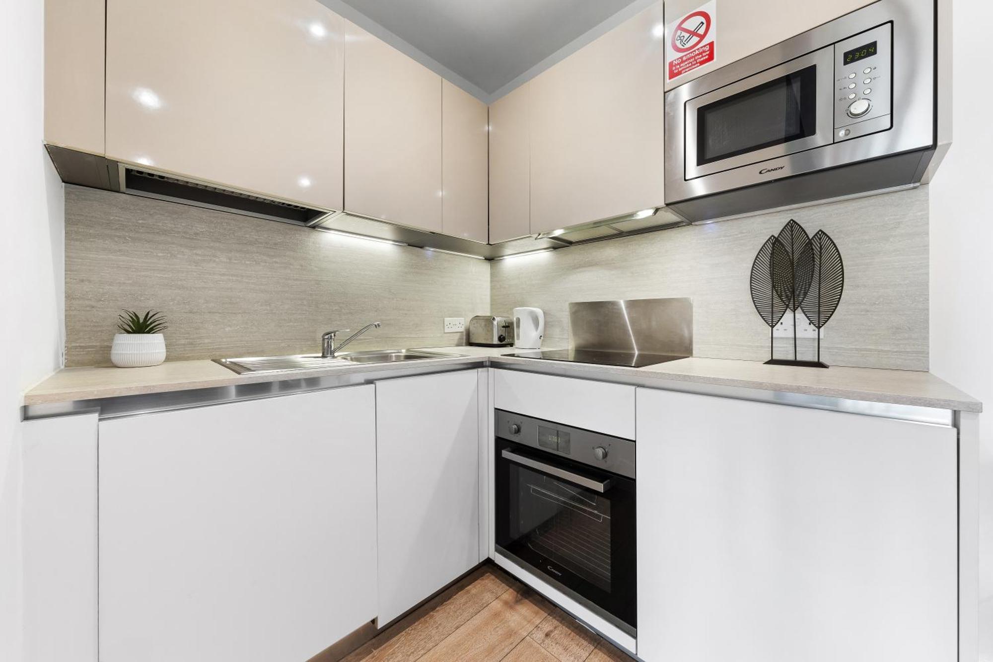 Modern One Bedroom Flat - Sleeps 5 -Near Heathrow - London Ub3 Εξωτερικό φωτογραφία