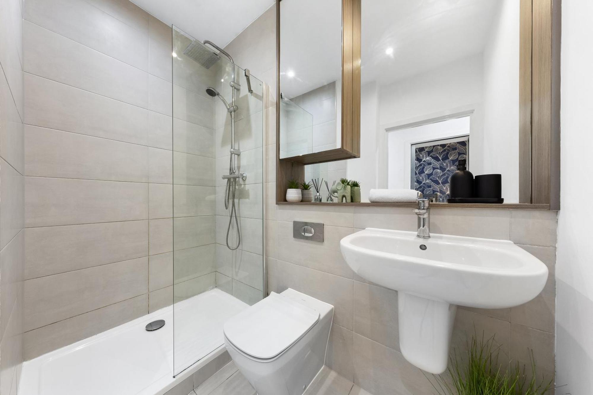 Modern One Bedroom Flat - Sleeps 5 -Near Heathrow - London Ub3 Εξωτερικό φωτογραφία