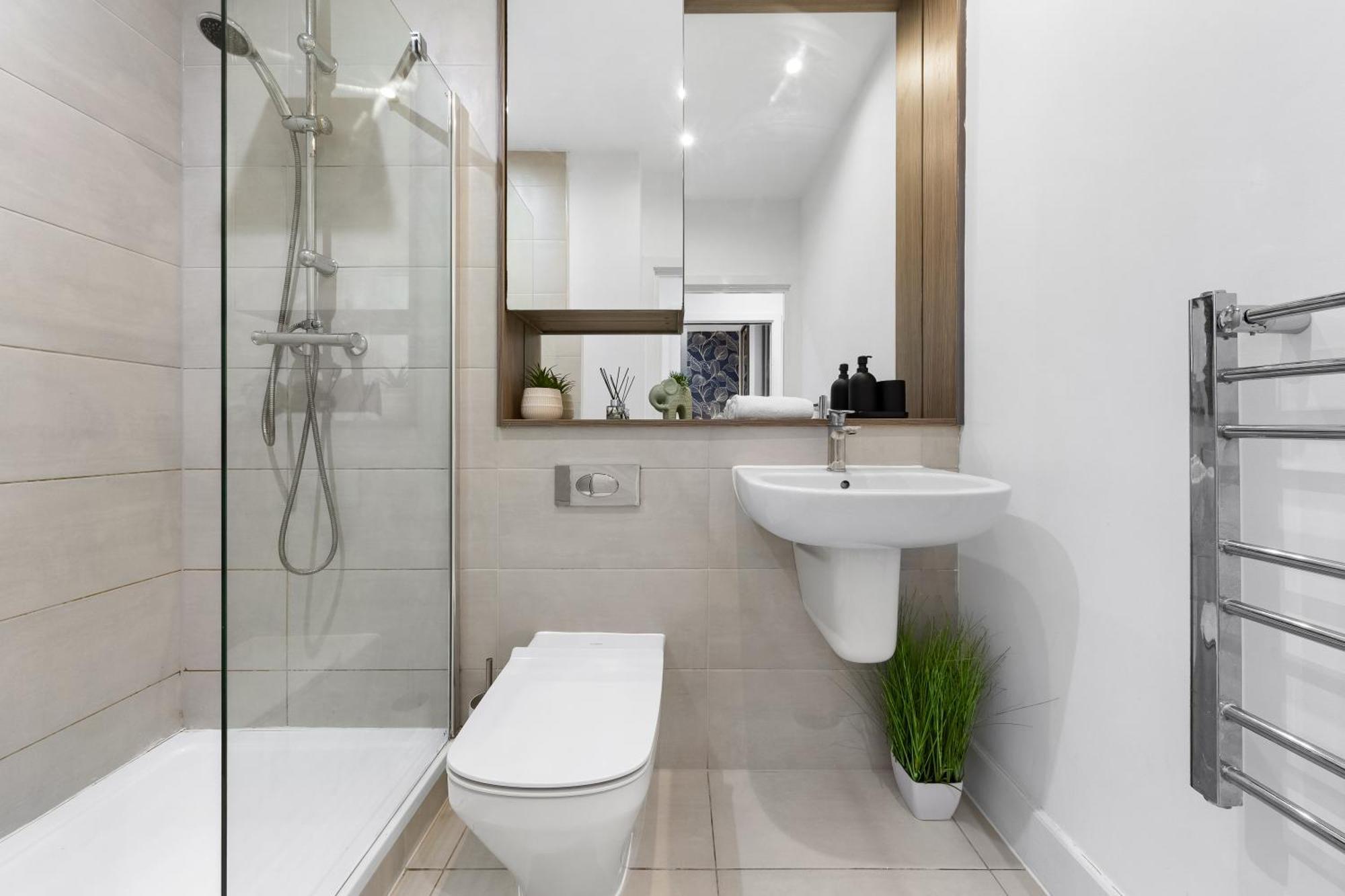 Modern One Bedroom Flat - Sleeps 5 -Near Heathrow - London Ub3 Εξωτερικό φωτογραφία